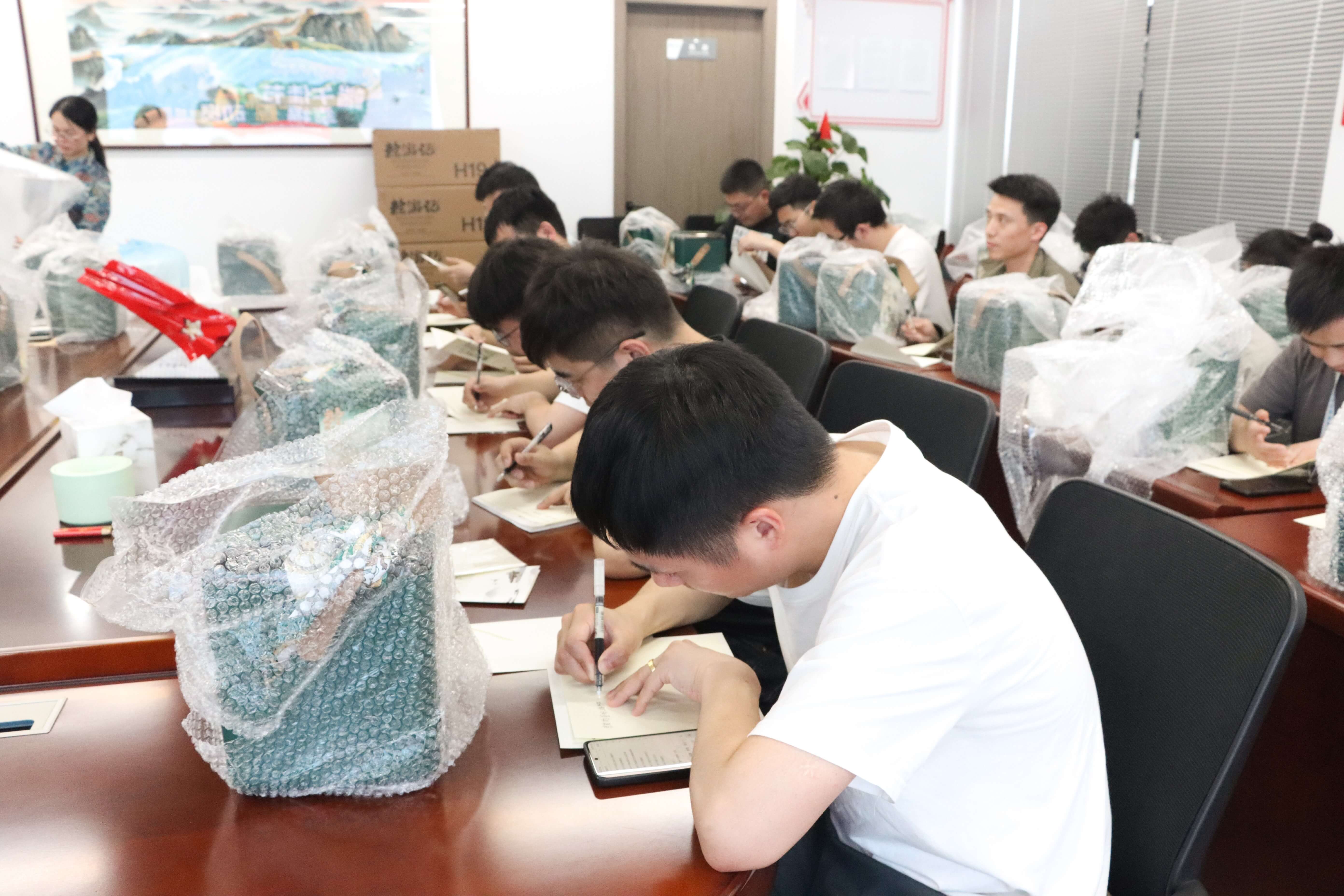 1686731624046038186.jpg 寫賀卡.jpg